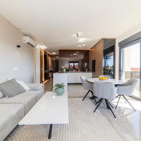 Apartmán Azure Vista By Belmont Realty