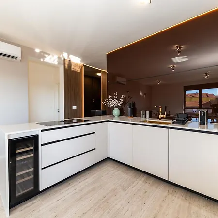 Apartmán Azure Vista By Belmont Realty