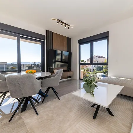 Azure Vista By Belmont Realty Apartmán *