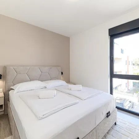 Azure Vista By Belmont Realty Apartmán